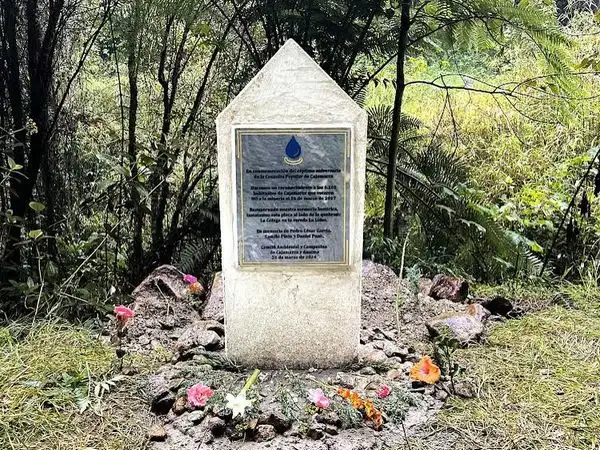 Commemorative plaque of a 7-year struggle