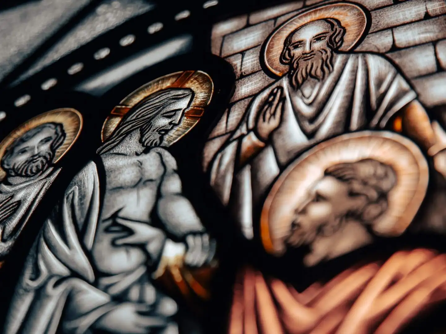 Stained glass: Risen Jesus and Thomas