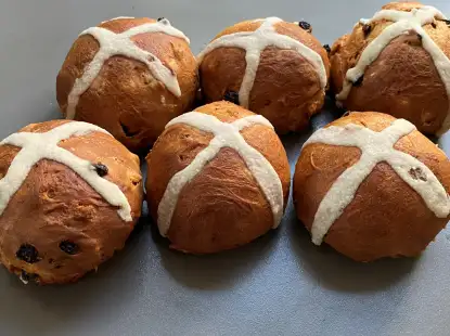 Traditional Hot Cross Buns