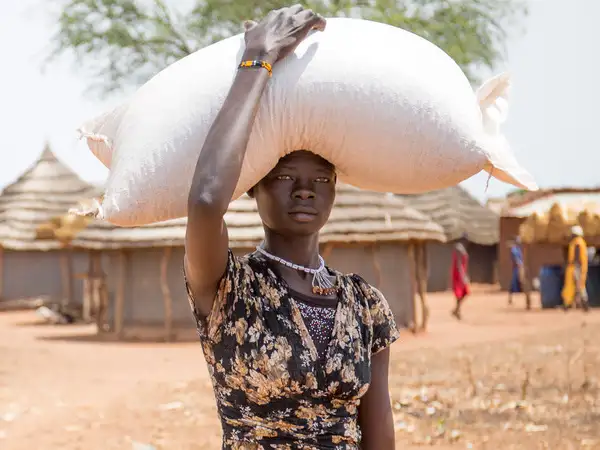 Africa - South Sudan - food distribution during EA food crisis